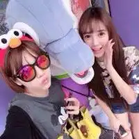 好看的qq头像闺蜜幸福是就算没有男朋友还会有闺蜜说爱你
