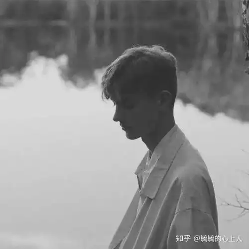 有没有好看男生侧脸头像
