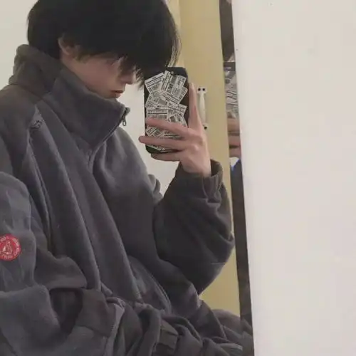 男生网恋时爱用什么头像
