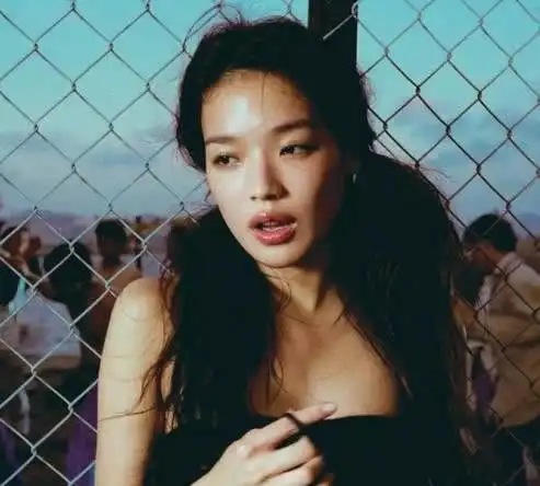 舒淇直言上学时没人追看到她18岁照片后,网友换我我也不追
