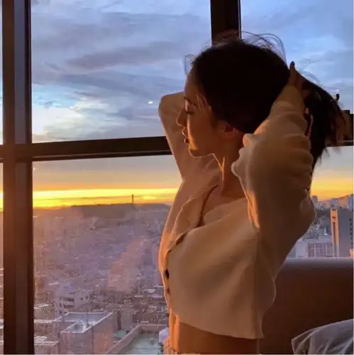 小众且高级感不失可爱的女生头像
