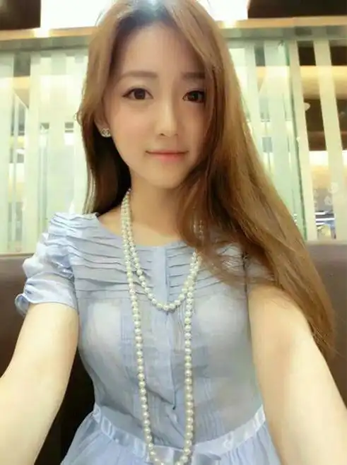 妹子能长点心吗发这么大的水还有心拍照呢心理素质挺强大呀
