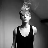 唯美小清新男生海边意境头像
