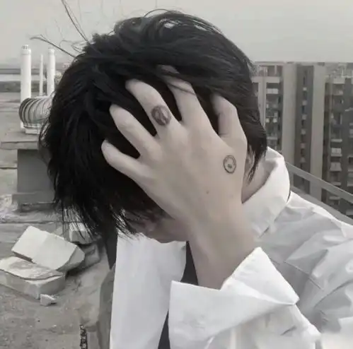 比同桌好看一点点的头像
