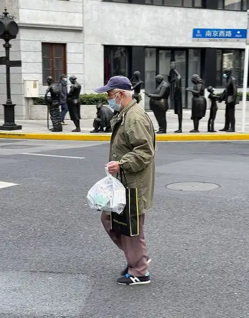 上海老年人春天最美的穿搭,不扮嫩不显老,穿得比年轻人还要时髦
