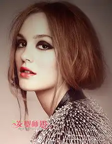 诱惑你的不只是红唇还有那丝丝心动的发型
