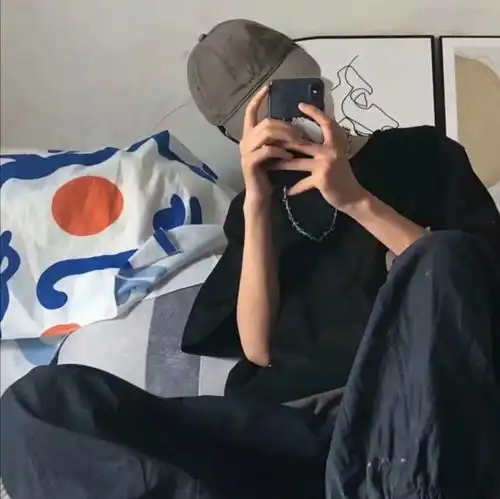 帅气男生不露脸头像有意义的人等再久都不算久