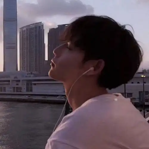 头像明月几时有,抬头自己瞅
