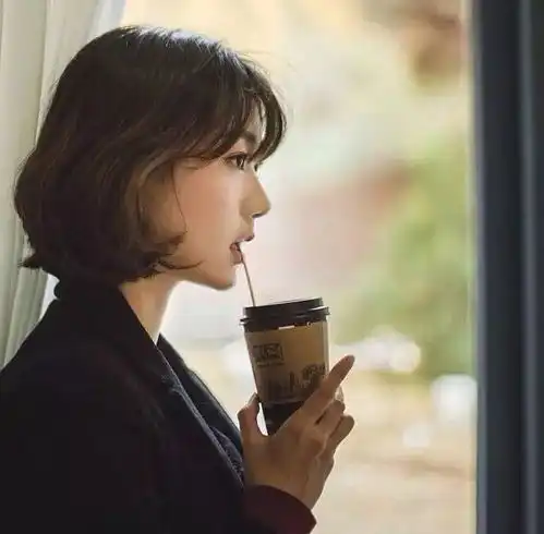 短发真的比长发显瘦显气质,不信你们看...
