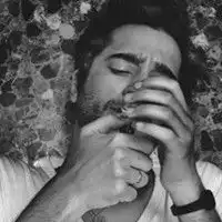 帅气的男生抽烟qq头像去包容,这就是爱
