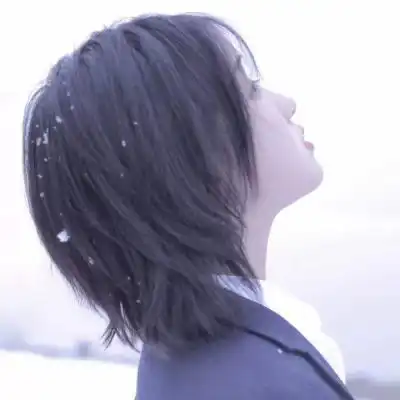 短发女头像高冷霸气有气质短发女头像最潮
