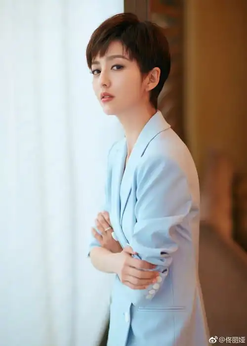 佟丽娅一张仙女照美哭朋友圈,这才是婚姻中最狠的报复
