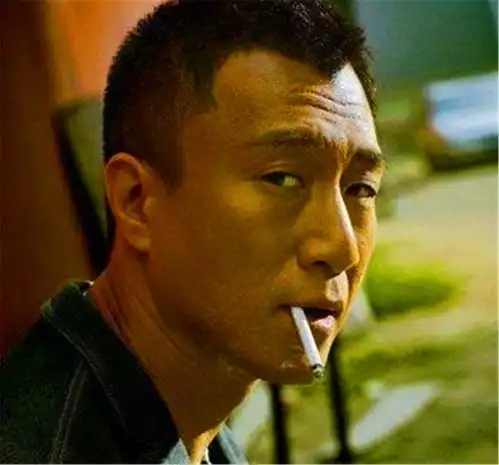 六位不帅但很红的演员们于和伟张译中年爆红,黄渤王宝强零丑闻
