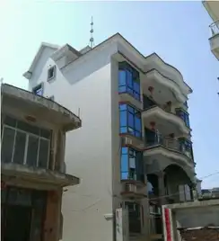 男子花百万建4层农村别墅邻居吐槽又土又豪
