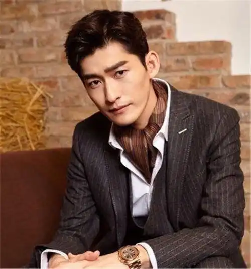 肩宽肩窄会影响气质,王一博范丞丞溜肩,林更新周一围才是好肩
