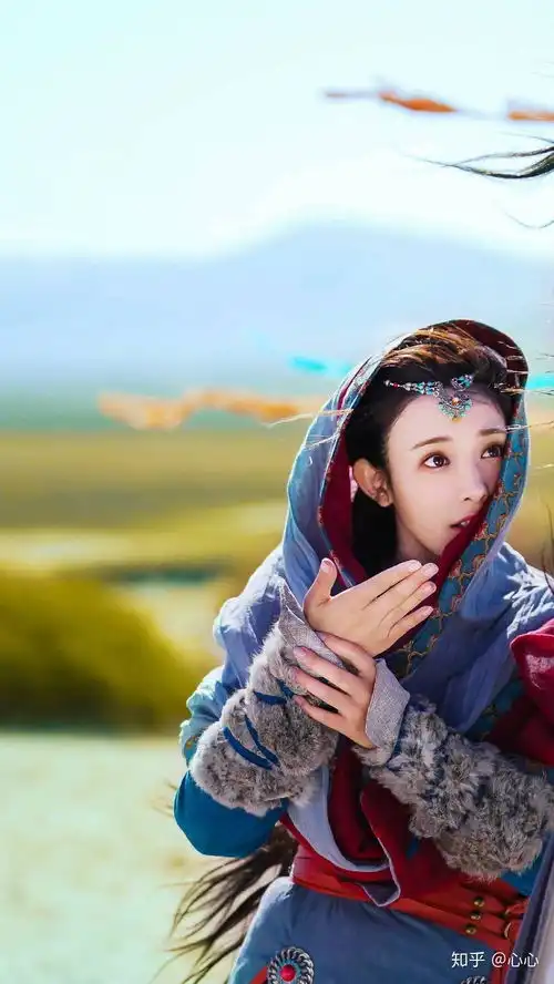 大家能给我一些东宫小枫的壁纸吗

