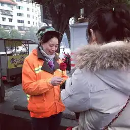 情侣头像拿玫瑰花图片环