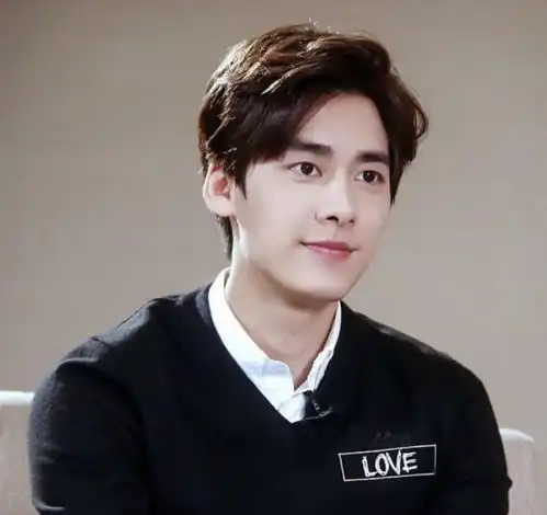 顶流瓜来了李易峰被拍到与方安娜共度良宵,疑似恋情曝光
