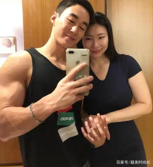她曾身材发福遭前夫嫌弃,如今逆袭成沙漏身材,收获小12岁鲜肉

