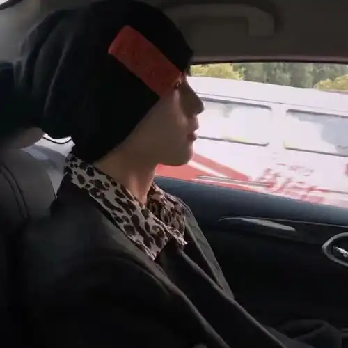 男生头像仔细看看自己,你也在发光

