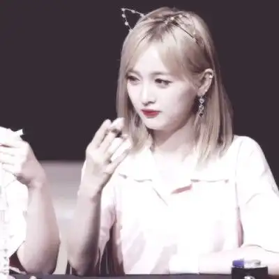 吴宣仪程潇闺蜜头像,抱图点赞,谢谢
