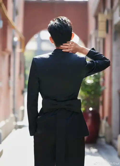 侧脸和背影好看正脸丑的男生今日头条
