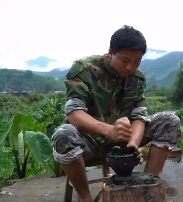 80后小伙彭传明唯一配得上李子柒的男人,从古代穿越来的工匠人
