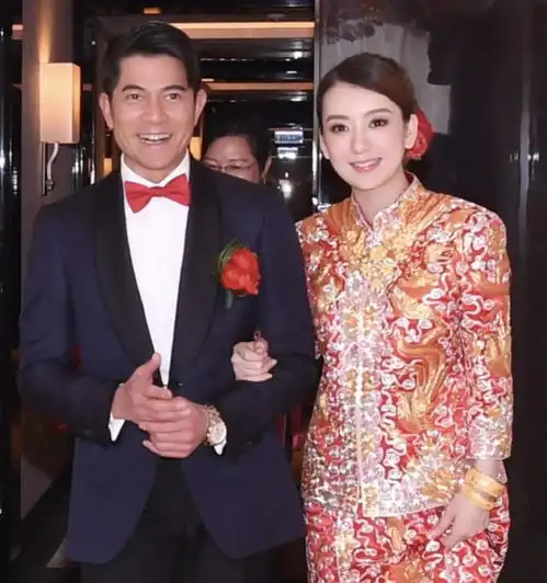 年龄差从15到30岁,这些娱乐圈老男人,妻子越换越年轻
