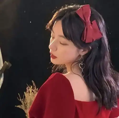 女生头像总之岁月漫长然而值得等待

