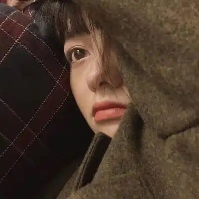 非常理性的ins风女生头像
