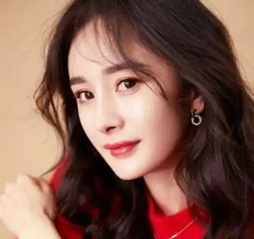 于正谈新人白鹿像周迅,吴谨言演戏像杨幂,有天赋但受外型限制
