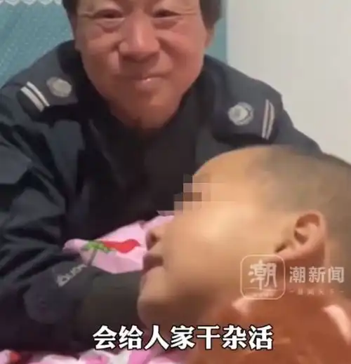 学点性知识吧18岁男生有4岁儿子,小孩乞讨吃饭随爷爷捡废品
