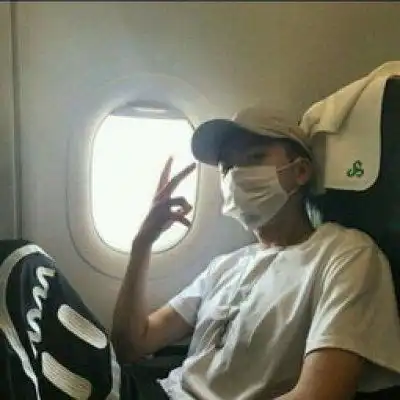 头像男伤感真人男生头像伤感孤独
