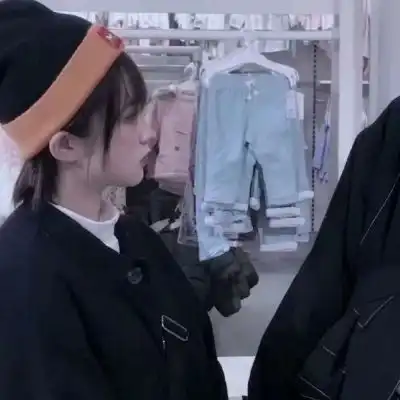 2020最潮个性情侣头像一男一女默默的守护你
