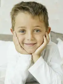 能不能帮我找一个和这个一样的差不多的男头像
