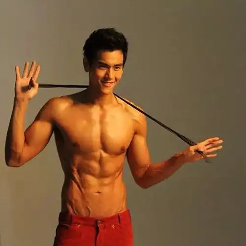 90后女司机奔驰g500满足你对男朋友的一切想象
