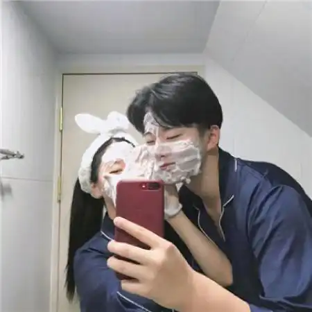 超拽手机控情侣头像,2020真人情侣头像超拽手机控
