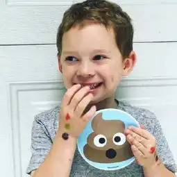 假笑男孩教科书般的假笑,是我本人了
