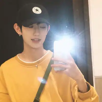 qq头像男生阳光侧脸治愈系积极向上阳光男生头像
