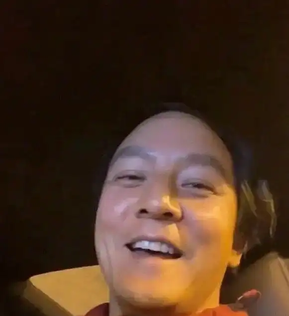 46岁吴彦祖近照曝光,发际线升高被指像尹正,网友爷青结
