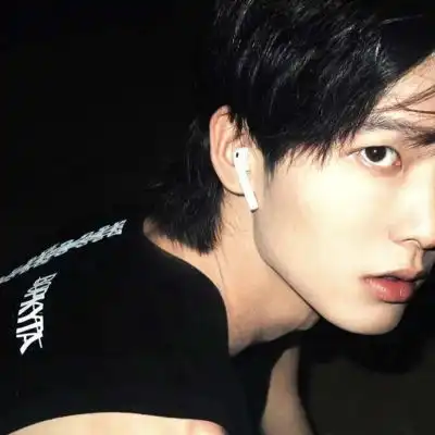 微丧帅气男生头像你是不是什么都明白但就是走不出来
