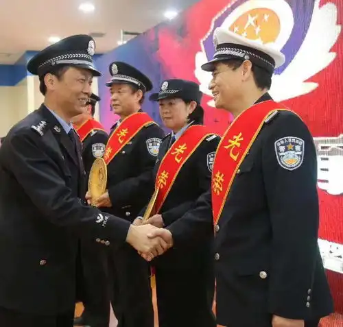 武功县公安局举行退休民警荣退暨新警入警仪式
