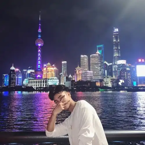 轻恋优质单身青年推荐成都男97年体制内小哥哥,阳光开朗,喜欢唱歌拍照
