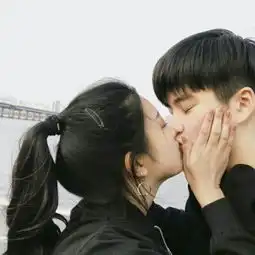 南巷有清风,北巷有浊酒,而我的心里qq情侣头像我要个性网
