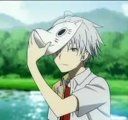 银色头发绿色眼睛戴着狐狸面具的男生是什么动漫里的人物
