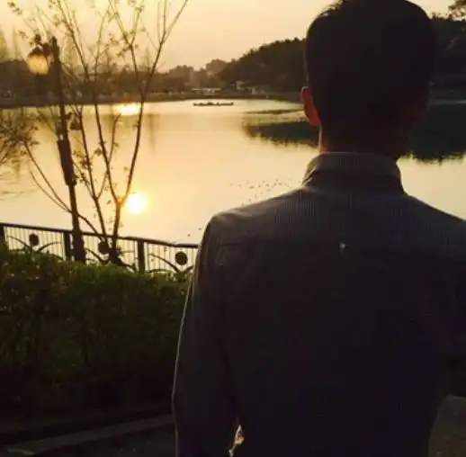 男子看片每晚侵犯妻子四五次,妻子高难度姿势,身体已经顶不住
