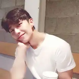 帅气到迷死人的男生头像
