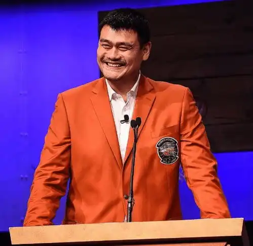 姚明退休之后,能在nba领多少钱最多1年能拿近20万美金

