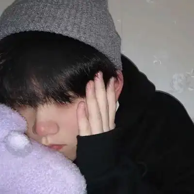 2023活泼开朗男生头像
