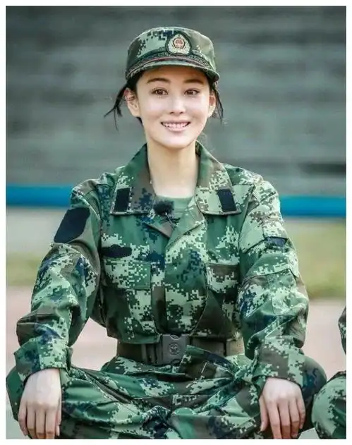 晋升军嫂后,张馨予首次出演军事题材大戏,没想到男主会是他
